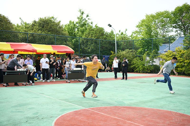 农场公司工会举办庆“五一”趣味运动会